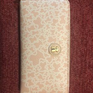 It is authentic, I have the certificate and case